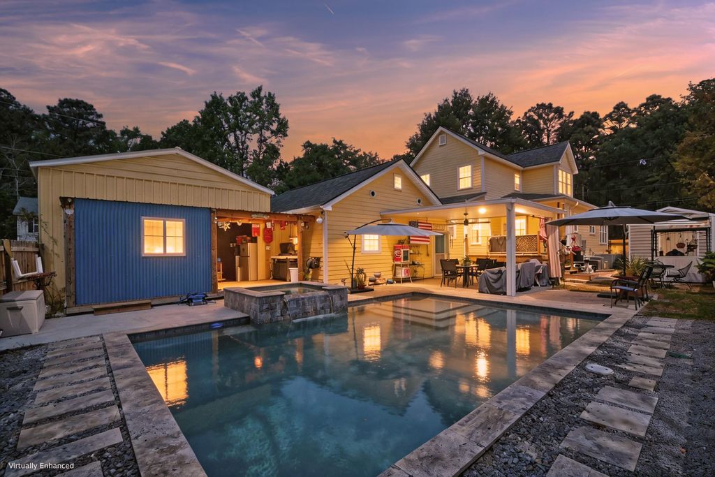 202 W Pine Street, Summerville, SC 29485