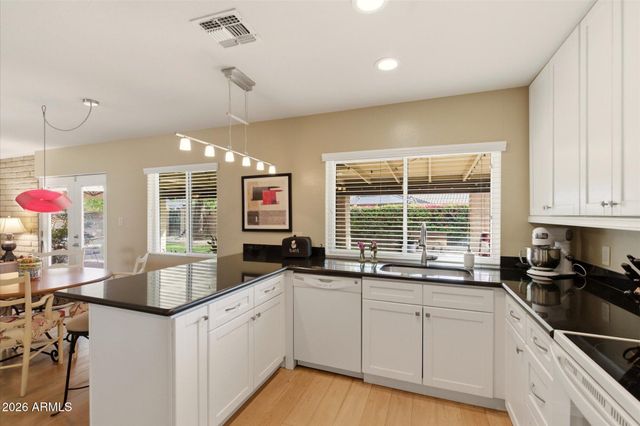 221 W BUTLER Drive, Phoenix, AZ 85021