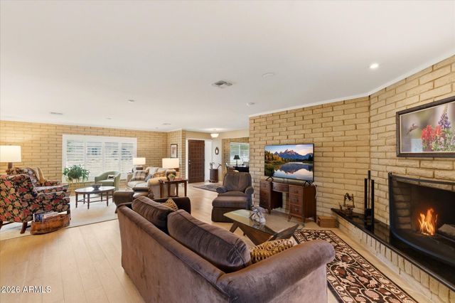 221 W BUTLER Drive, Phoenix, AZ 85021