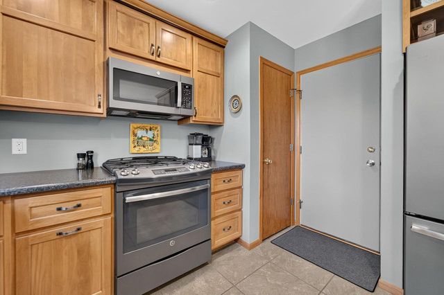 837 Vista Ridge Drive, Mount Horeb, WI 53572