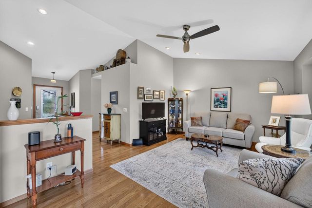837 Vista Ridge Drive, Mount Horeb, WI 53572