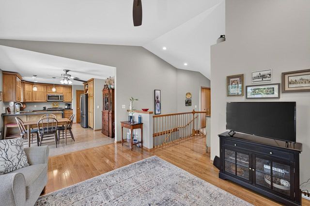 837 Vista Ridge Drive, Mount Horeb, WI 53572