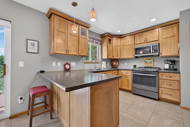 837 Vista Ridge Drive, Mount Horeb, WI 53572
