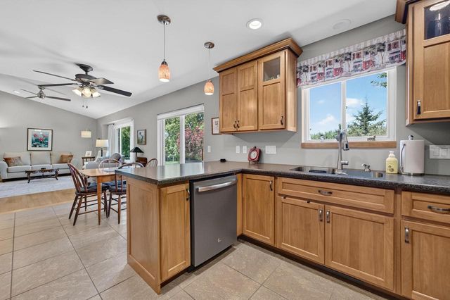 837 Vista Ridge Drive, Mount Horeb, WI 53572