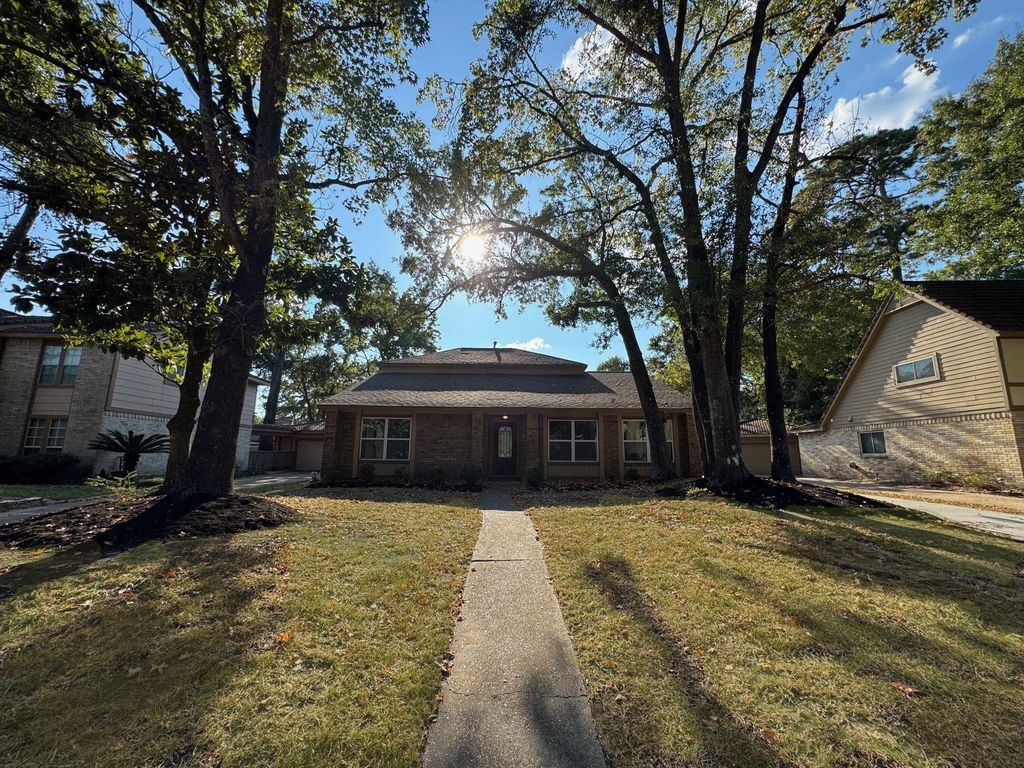 3215 Falling Brook Drive, Kingwood, TX 77345