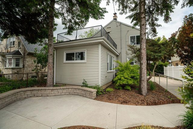 3535 S Pine AVENUE, Milwaukee, WI 53207