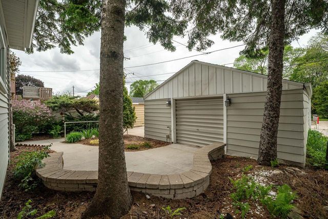3535 S Pine AVENUE, Milwaukee, WI 53207