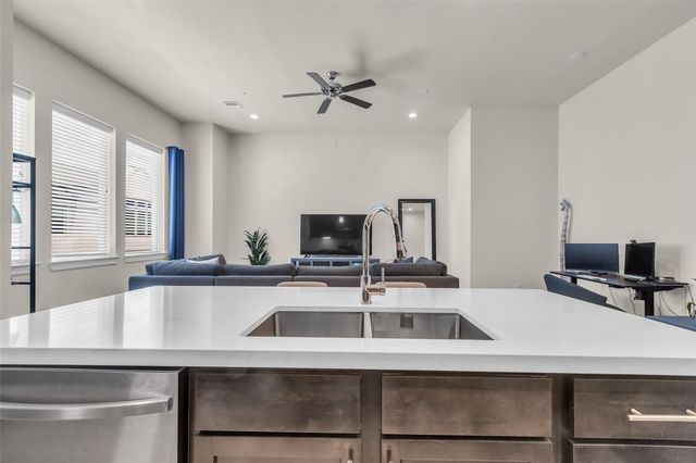 144 Knightsbridge Park Lane, Houston, TX 77018