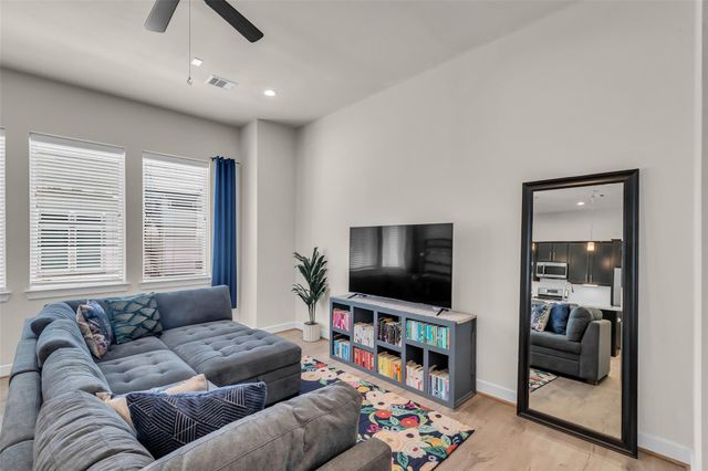 144 Knightsbridge Park Lane, Houston, TX 77018