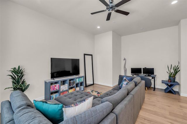 144 Knightsbridge Park Lane, Houston, TX 77018