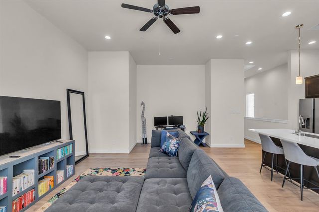 144 Knightsbridge Park Lane, Houston, TX 77018