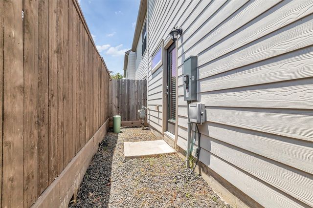 144 Knightsbridge Park Lane, Houston, TX 77018