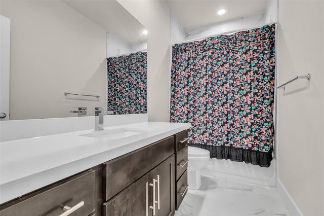 144 Knightsbridge Park Lane, Houston, TX 77018