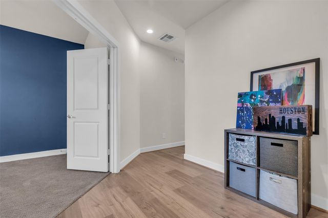 144 Knightsbridge Park Lane, Houston, TX 77018