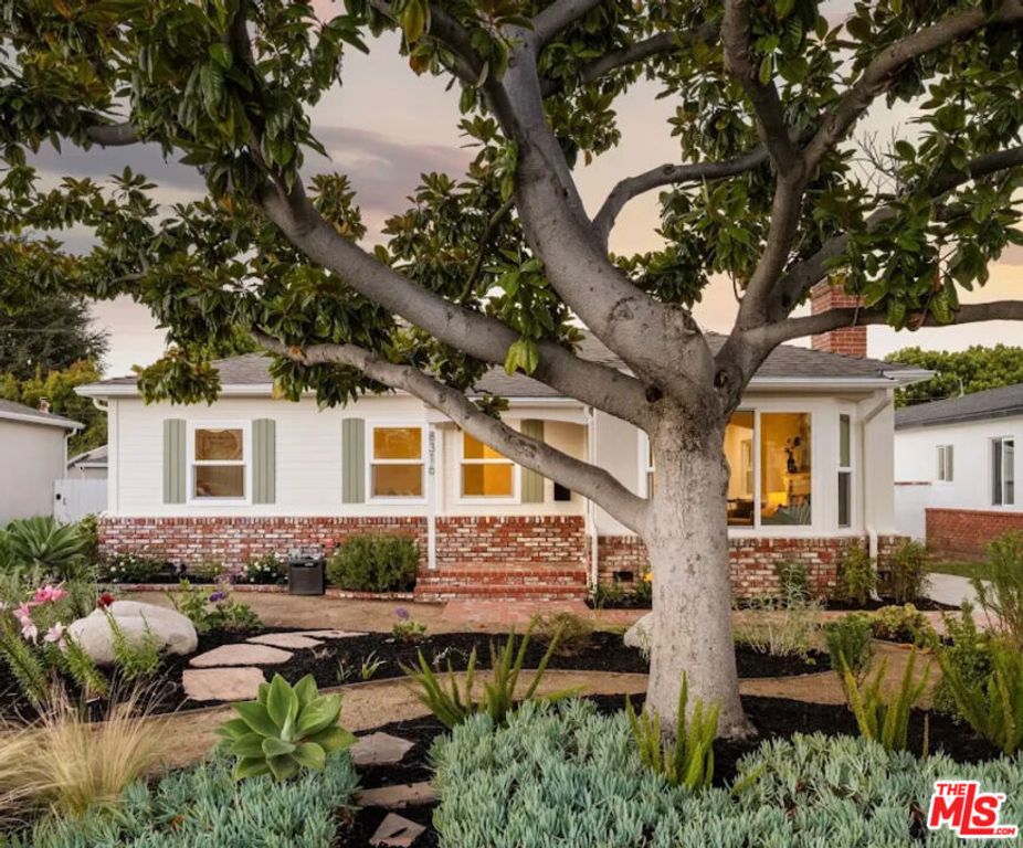 Image 1 of property listing at 8316 Westlawn Avenue, Los Angeles, CA 90045