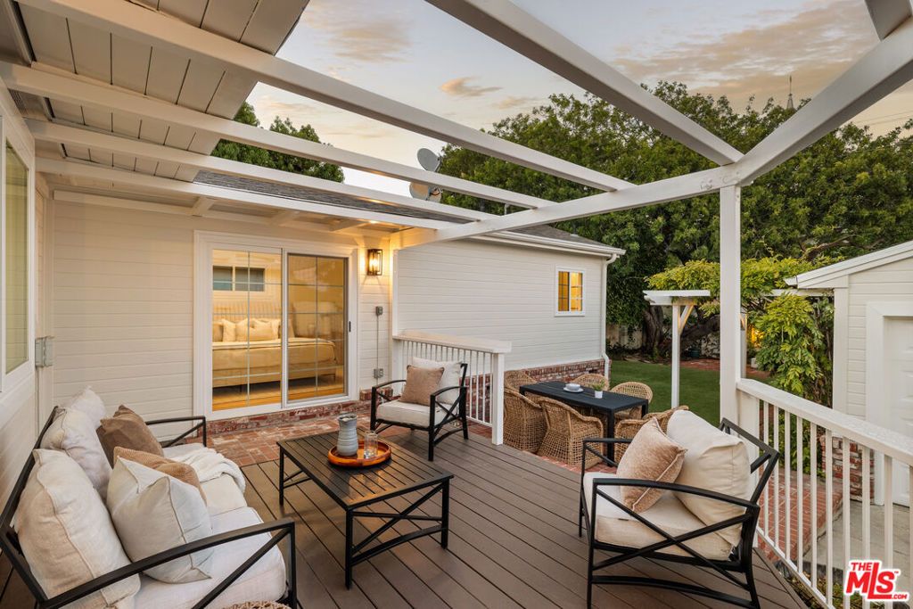 Image 11 of property listing at 8316 Westlawn Avenue, Los Angeles, CA 90045