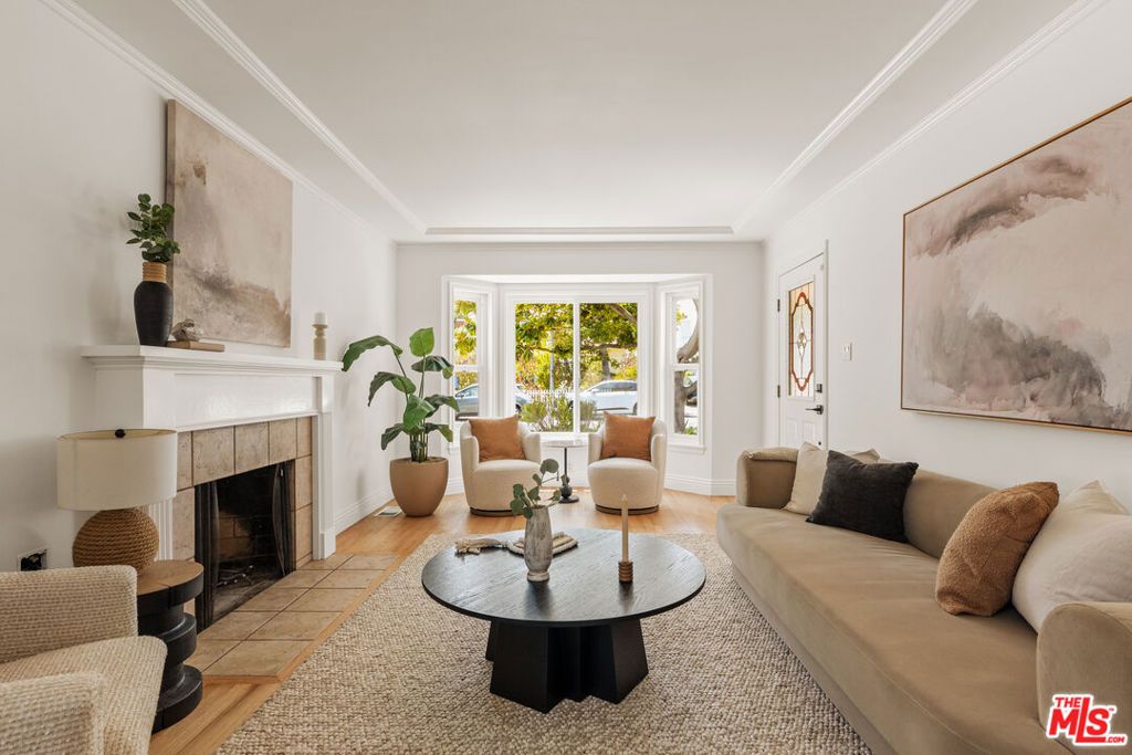 Image 2 of property listing at 8316 Westlawn Avenue, Los Angeles, CA 90045
