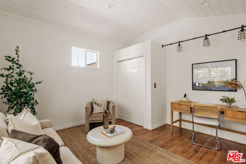 Image 23 of property listing at 8316 Westlawn Avenue, Los Angeles, CA 90045