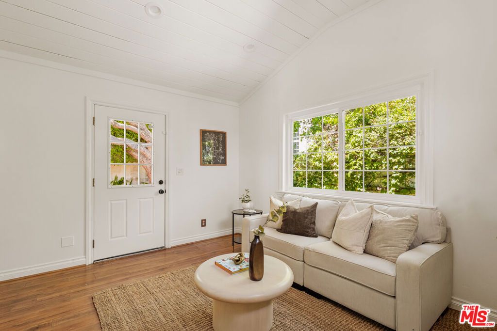 Image 24 of property listing at 8316 Westlawn Avenue, Los Angeles, CA 90045