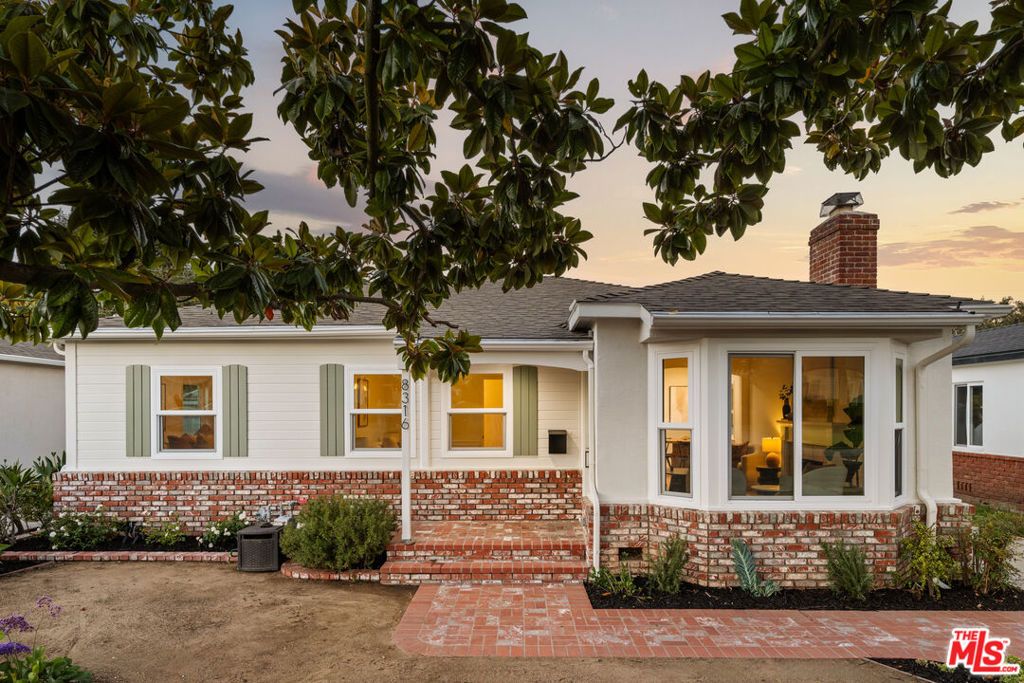 Image 26 of property listing at 8316 Westlawn Avenue, Los Angeles, CA 90045