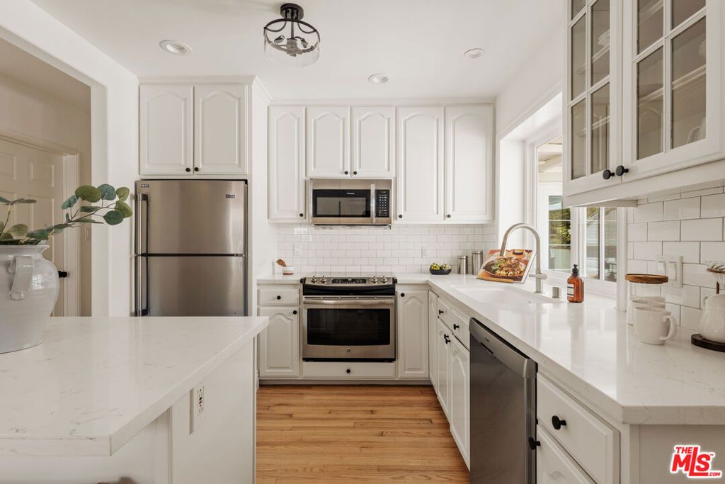 Image 6 of property listing at 8316 Westlawn Avenue, Los Angeles, CA 90045