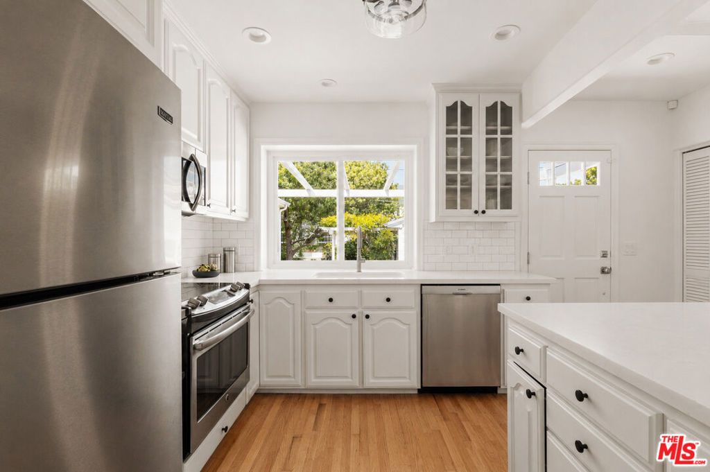 Image 7 of property listing at 8316 Westlawn Avenue, Los Angeles, CA 90045