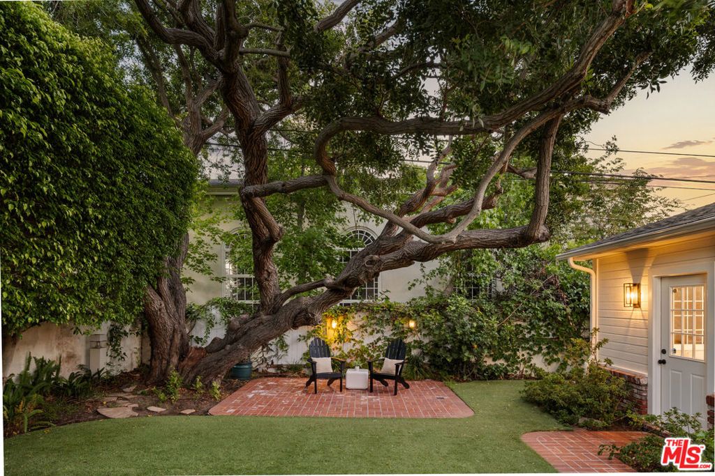 Image 9 of property listing at 8316 Westlawn Avenue, Los Angeles, CA 90045