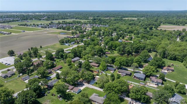5 Magnolia Drive, Moro, IL 62067