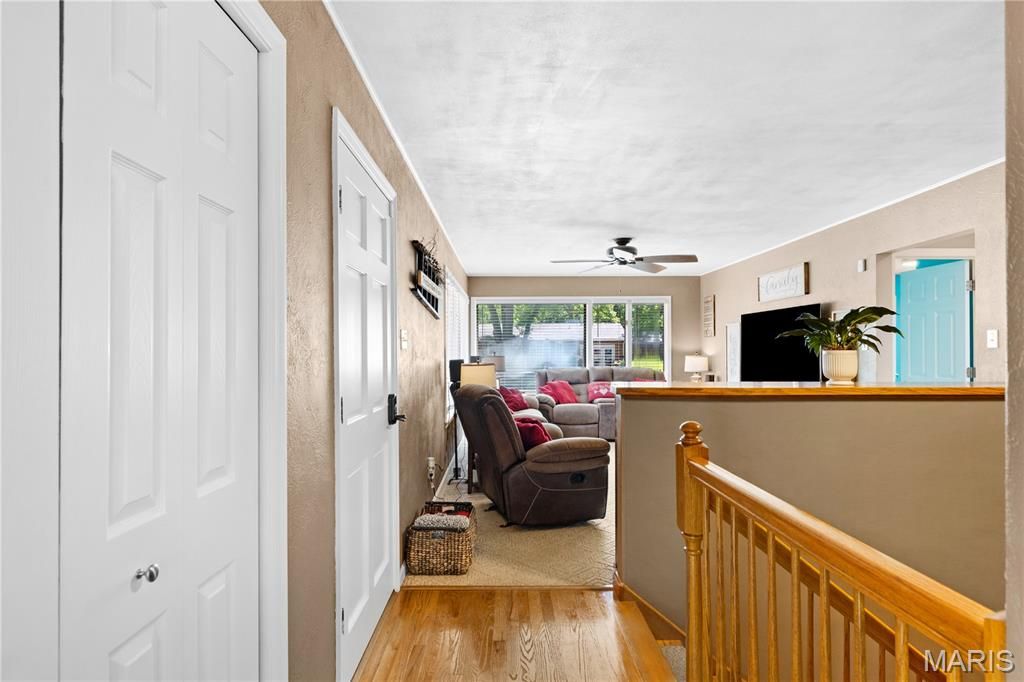 Image 11 of property listing at 5 Magnolia Drive, Moro, IL 62067