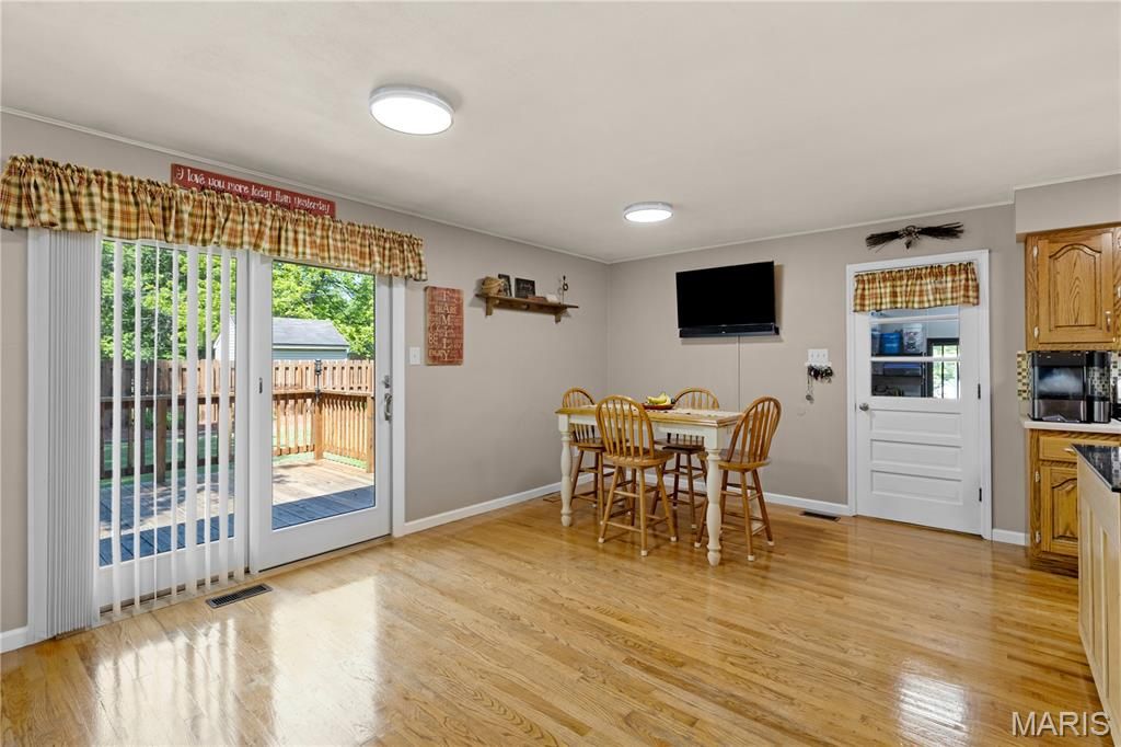 Image 14 of property listing at 5 Magnolia Drive, Moro, IL 62067