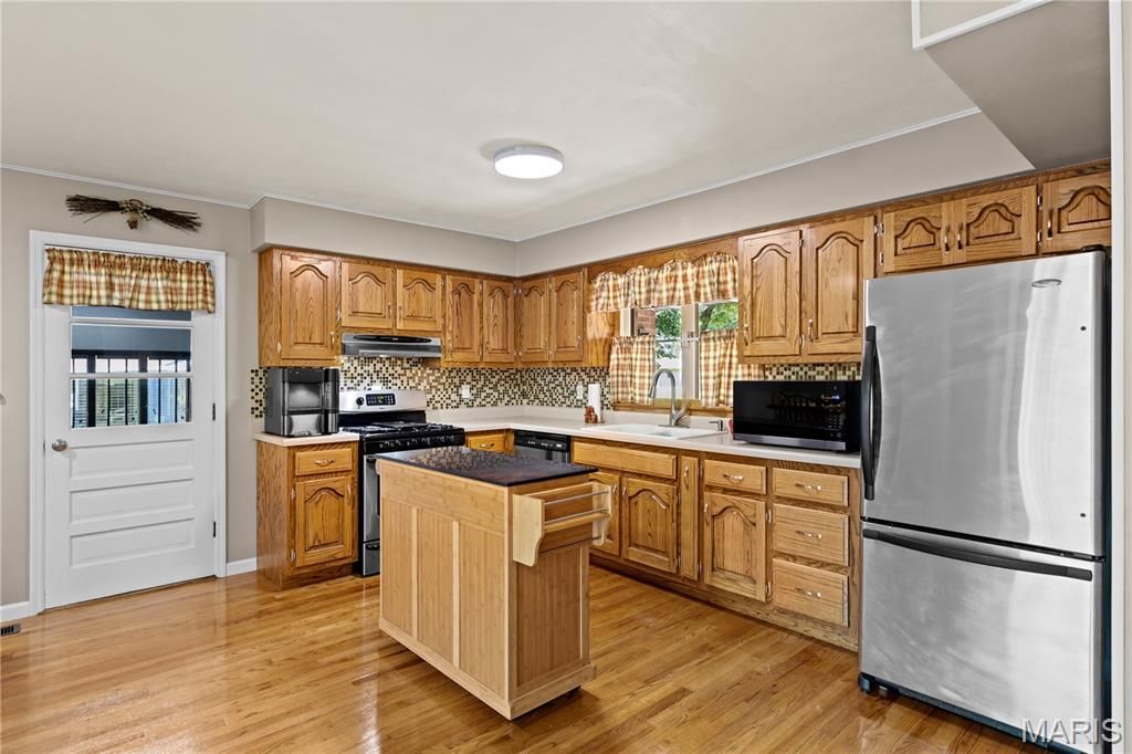 Image 15 of property listing at 5 Magnolia Drive, Moro, IL 62067