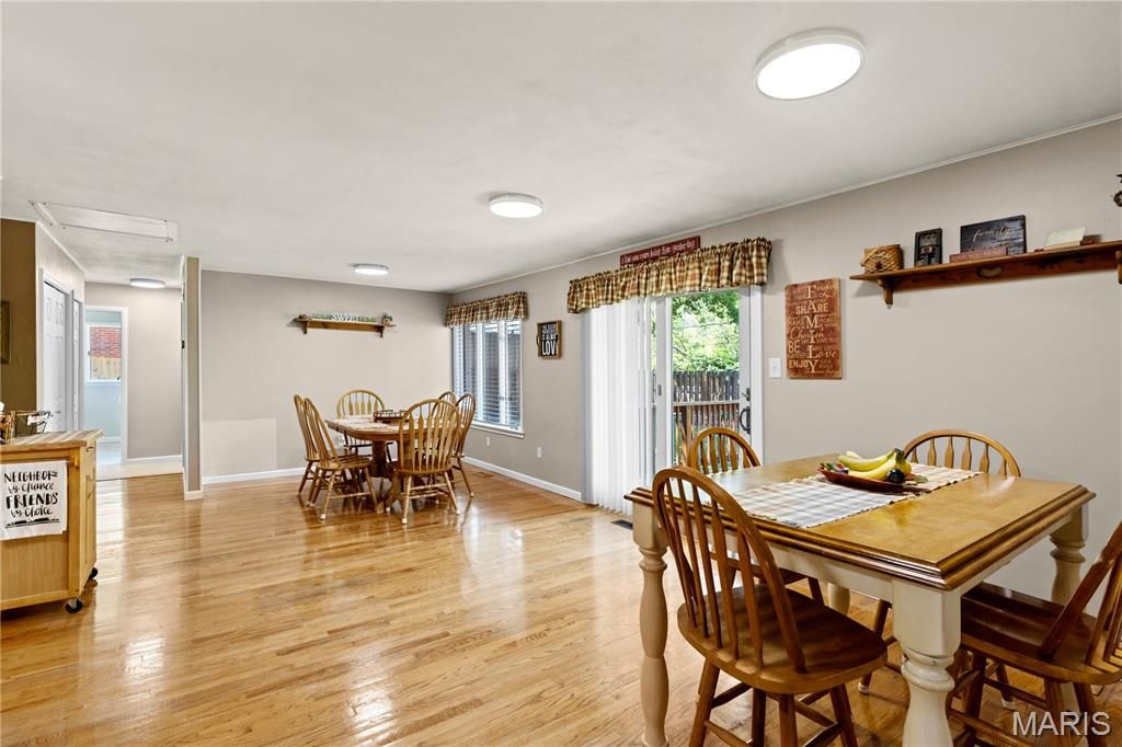 Image 17 of property listing at 5 Magnolia Drive, Moro, IL 62067
