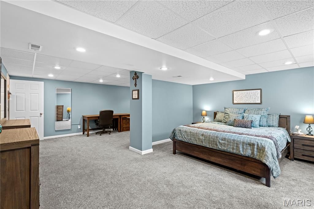 Image 26 of property listing at 5 Magnolia Drive, Moro, IL 62067