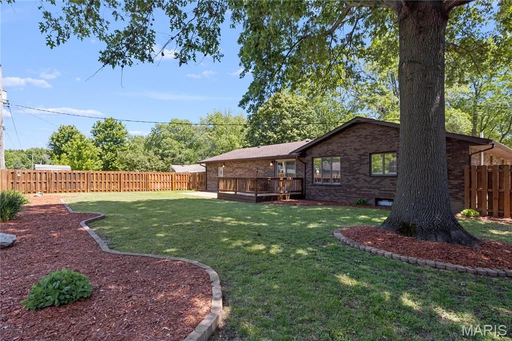 Image 29 of property listing at 5 Magnolia Drive, Moro, IL 62067