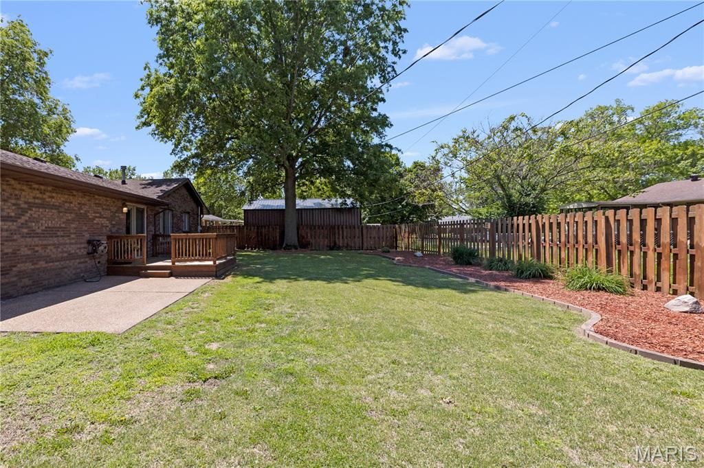 Image 31 of property listing at 5 Magnolia Drive, Moro, IL 62067