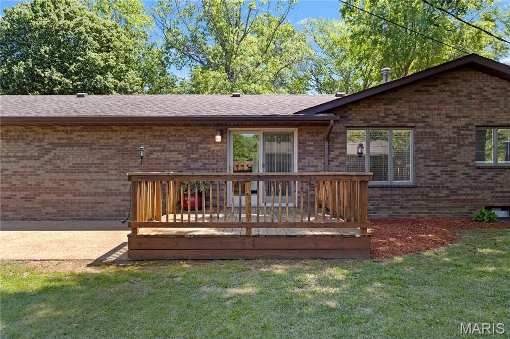 Image 32 of property listing at 5 Magnolia Drive, Moro, IL 62067