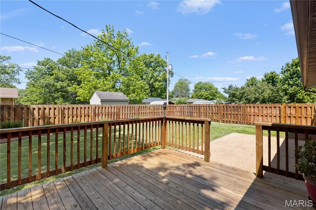 Image 33 of property listing at 5 Magnolia Drive, Moro, IL 62067
