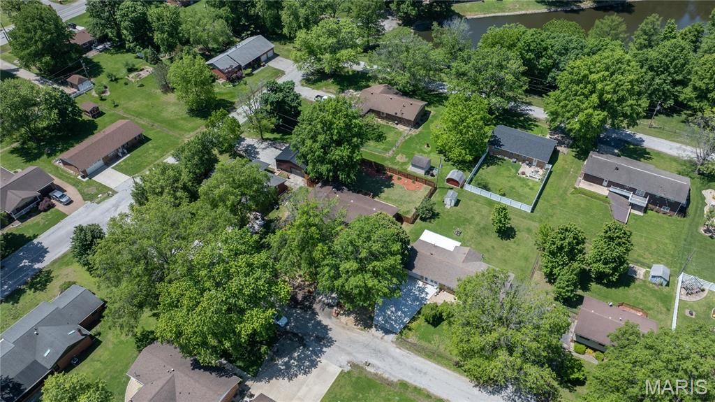 Image 34 of property listing at 5 Magnolia Drive, Moro, IL 62067