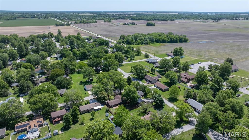 Image 39 of property listing at 5 Magnolia Drive, Moro, IL 62067