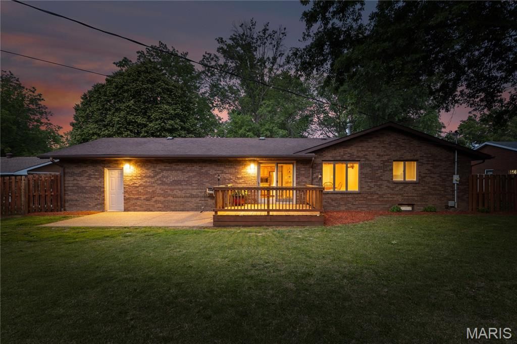 Image 6 of property listing at 5 Magnolia Drive, Moro, IL 62067