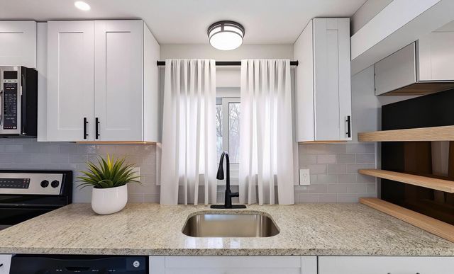 3 Edgar Court, Hudson, NH 03051