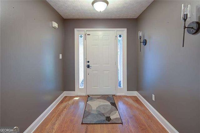 4267 Rivuere Point, Gainesville, GA 30507
