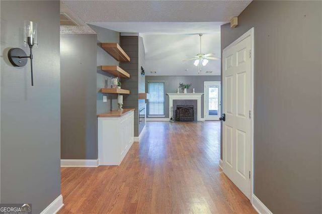 4267 Rivuere Point, Gainesville, GA 30507