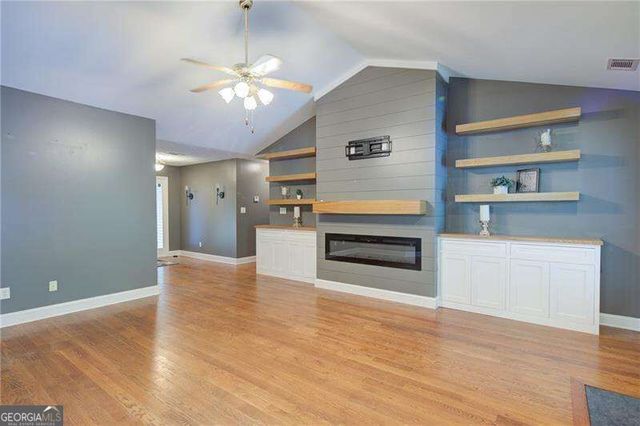 4267 Rivuere Point, Gainesville, GA 30507