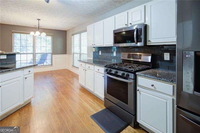 4267 Rivuere Point, Gainesville, GA 30507
