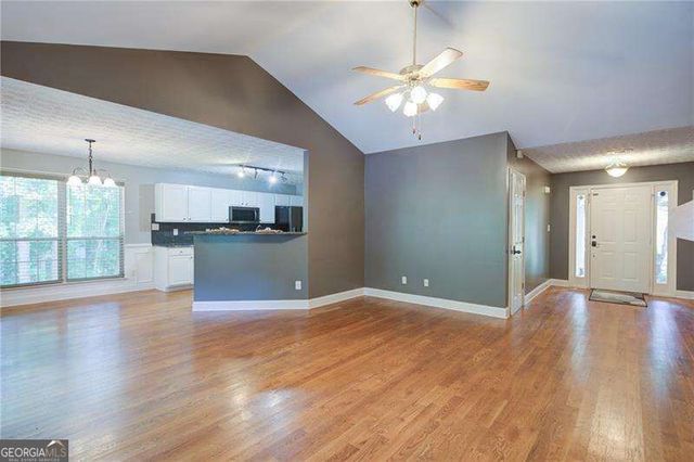 4267 Rivuere Point, Gainesville, GA 30507