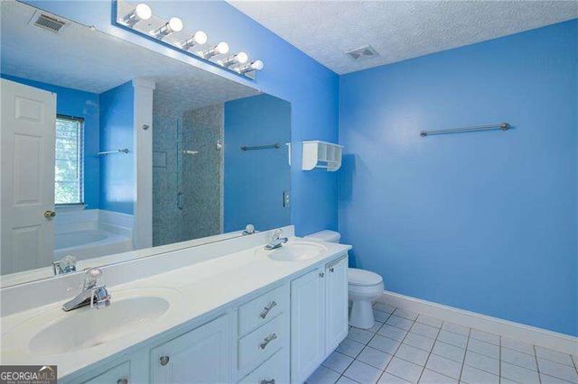 4267 Rivuere Point, Gainesville, GA 30507