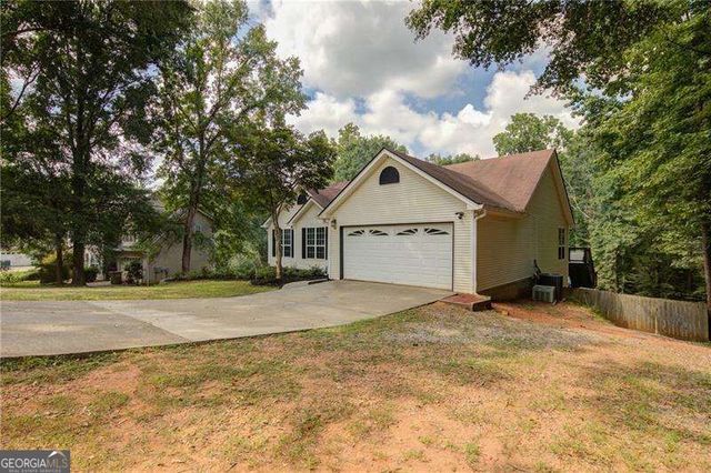4267 Rivuere Point, Gainesville, GA 30507