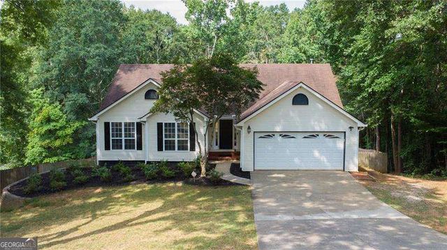4267 Rivuere Point, Gainesville, GA 30507
