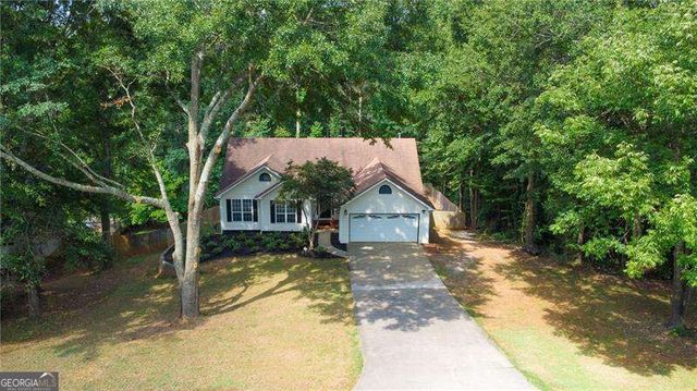 4267 Rivuere Point, Gainesville, GA 30507